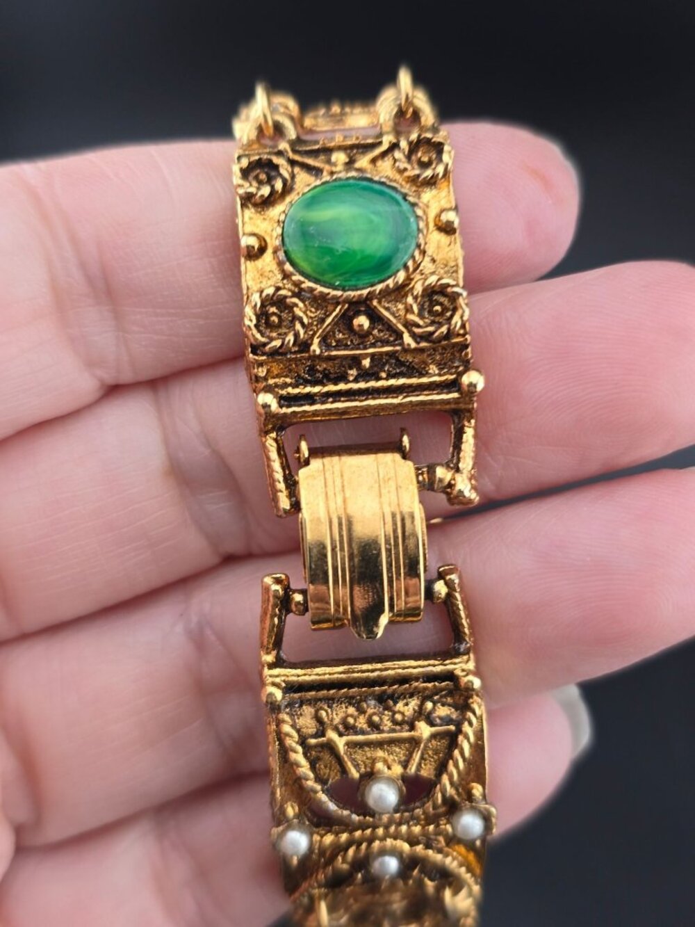 Vintage LJM Laurentian Link Etruscan Bracelet Gold Tone Green Cabochons 6.25" - Picture 5 of 8
